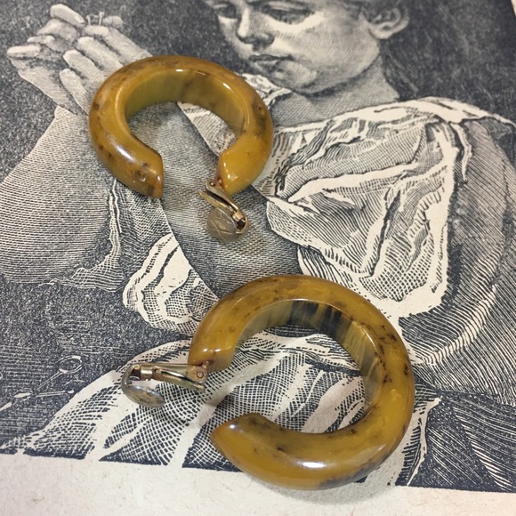 Vintage Mississippi Mud Bakelite Clip-on Earrings - Picture 3 of 8